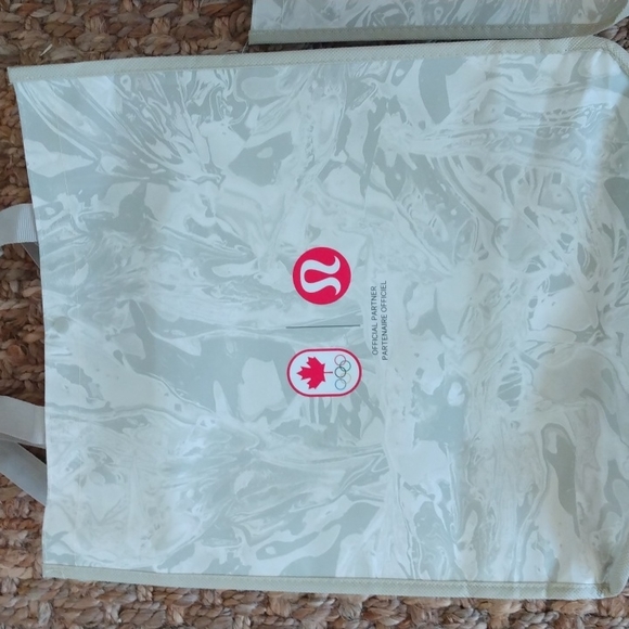 Two Lululemon reusable bags - Picture 2 of 3